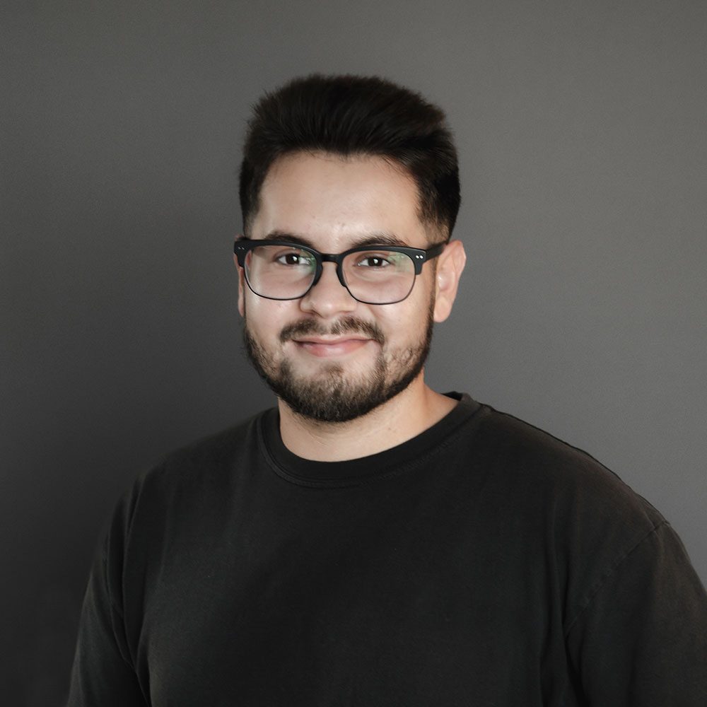 Leo-Ayala_1000x1000_Plainshirt